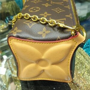 Louis Vuitton Monogram handbag with Gold Chain (look alike not authentic)